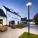 Yard Hotell Predboj