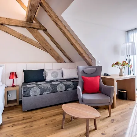 Yard Hotel Predboj