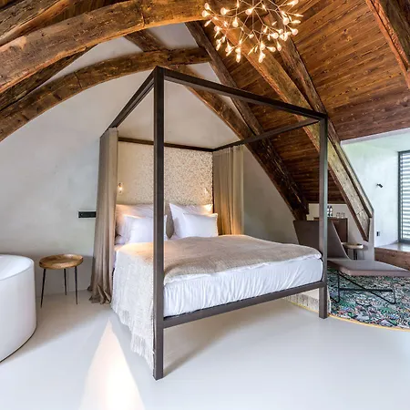 Yard Hotel 4*