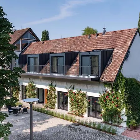 Yard Szálloda Předboj