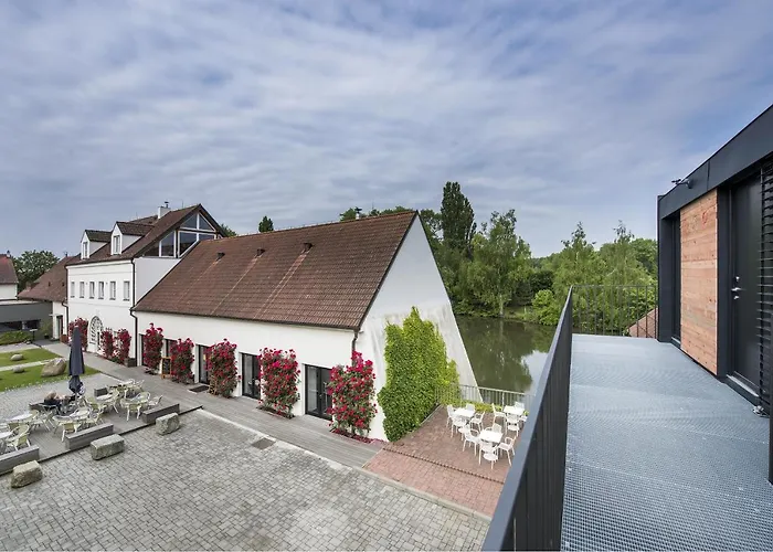 Yard Szálloda Předboj